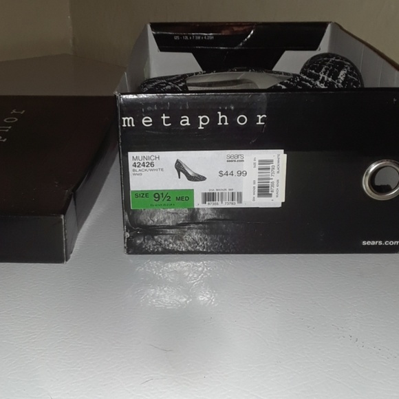 Shoes - Picture 4 of 4